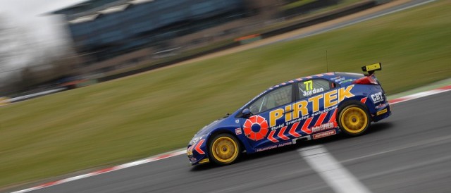 Andrew Jordan in action at Brands Hatch (Photo Credit: Chris Gurton Photography)