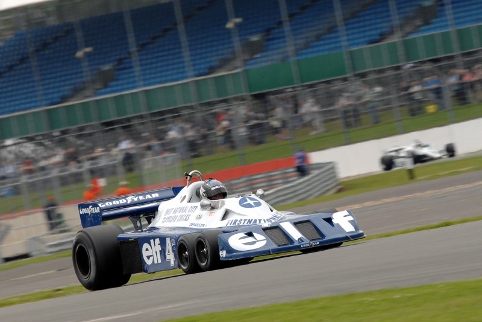 Roger Wills recovered from a qualifying off in a repaired Tyrrell P34 (Photo Credit: Chris Gurton Photography)