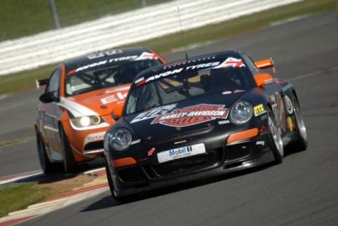 Battle raged at Silverstone between the visiting teams (Credit: Chris Gurton Photography)
