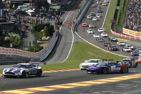 Mucke escapes to the lead, while Pier Guidi prepares to scatter the grid (Credit: V-IMAGES.com/Fabre)