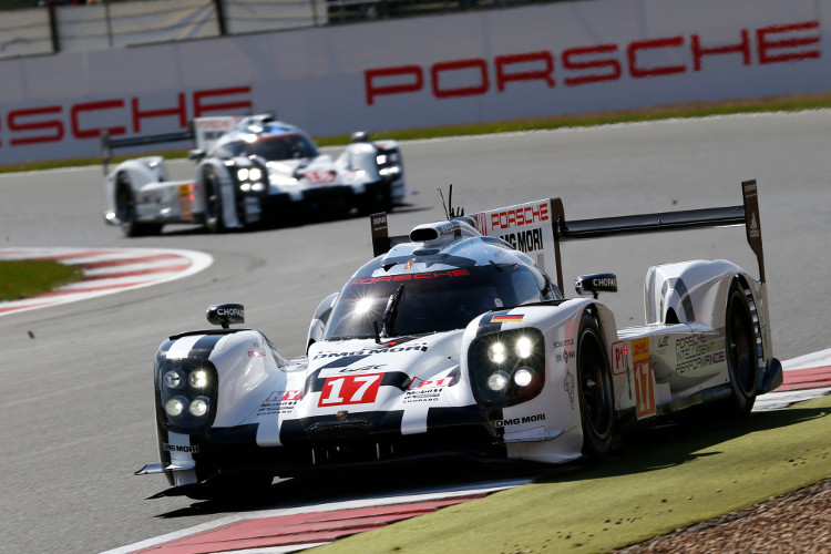 Mark Webber led early from pole, but the #17 Porsche would not see the checkered flag (Credit: Porsche AG)