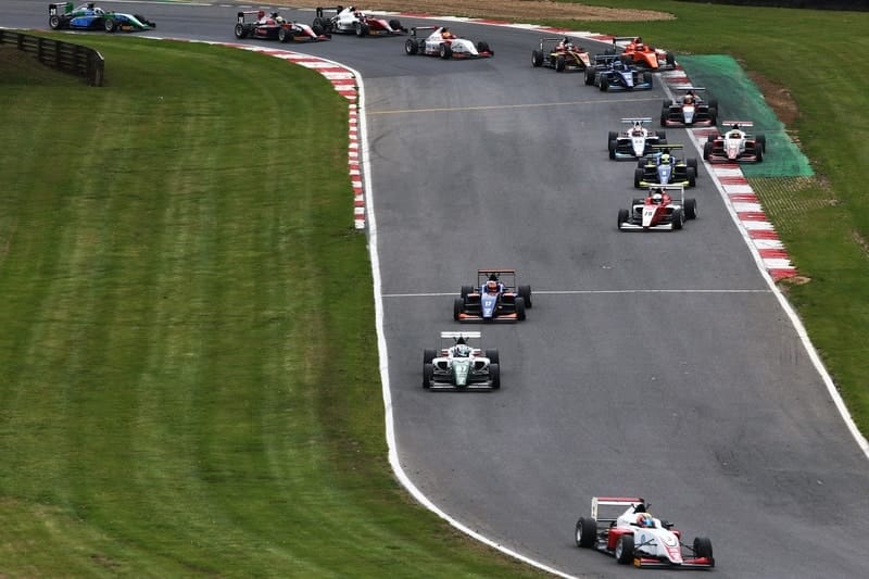 Opening stages of race one at Brands Hatch