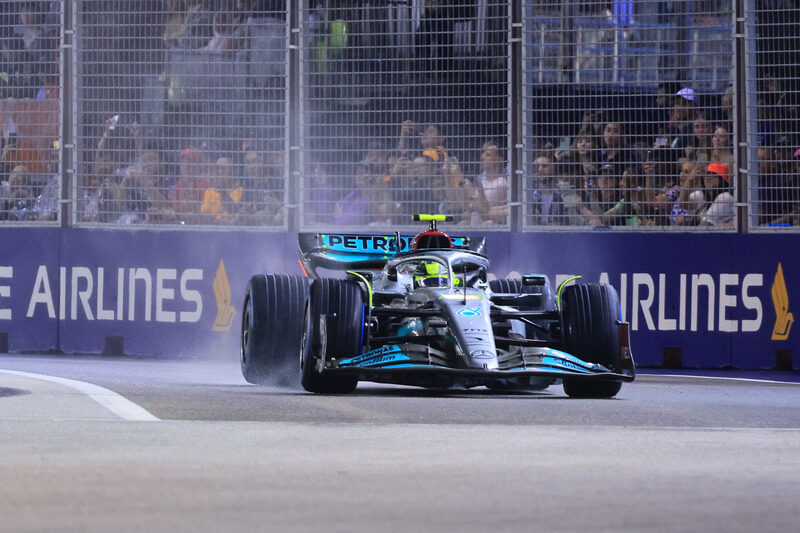 Lewis Hamilton Gives His “apologies to the team”