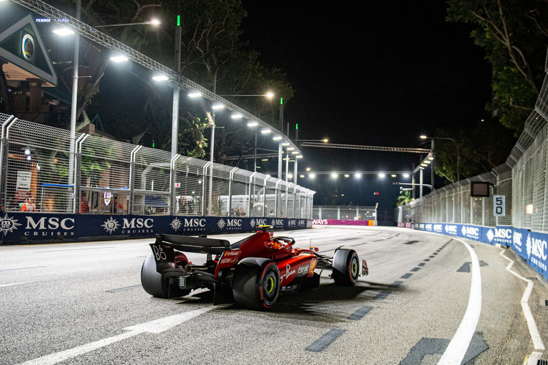 Carlos Sainz takes second consecutive pole position after unpredictable qualifying in Singapore